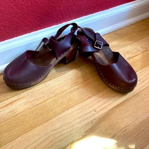 Lotta from Stockholm burgundy clogs